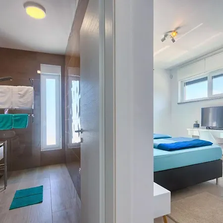 Вілла Aura Пула