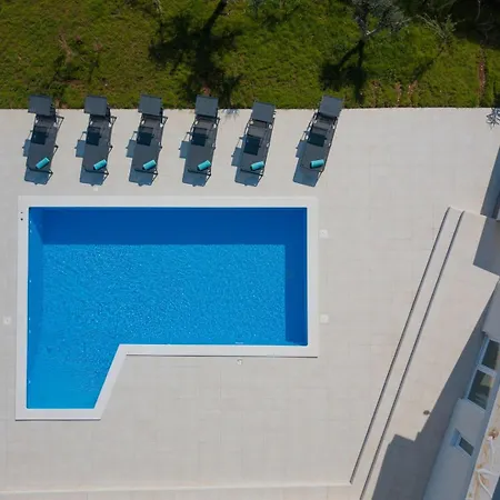 Вілла Aura Пула