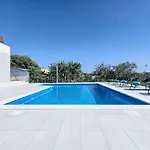 Aura Villa *