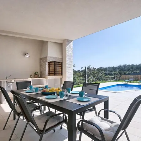 Aura Villa *
